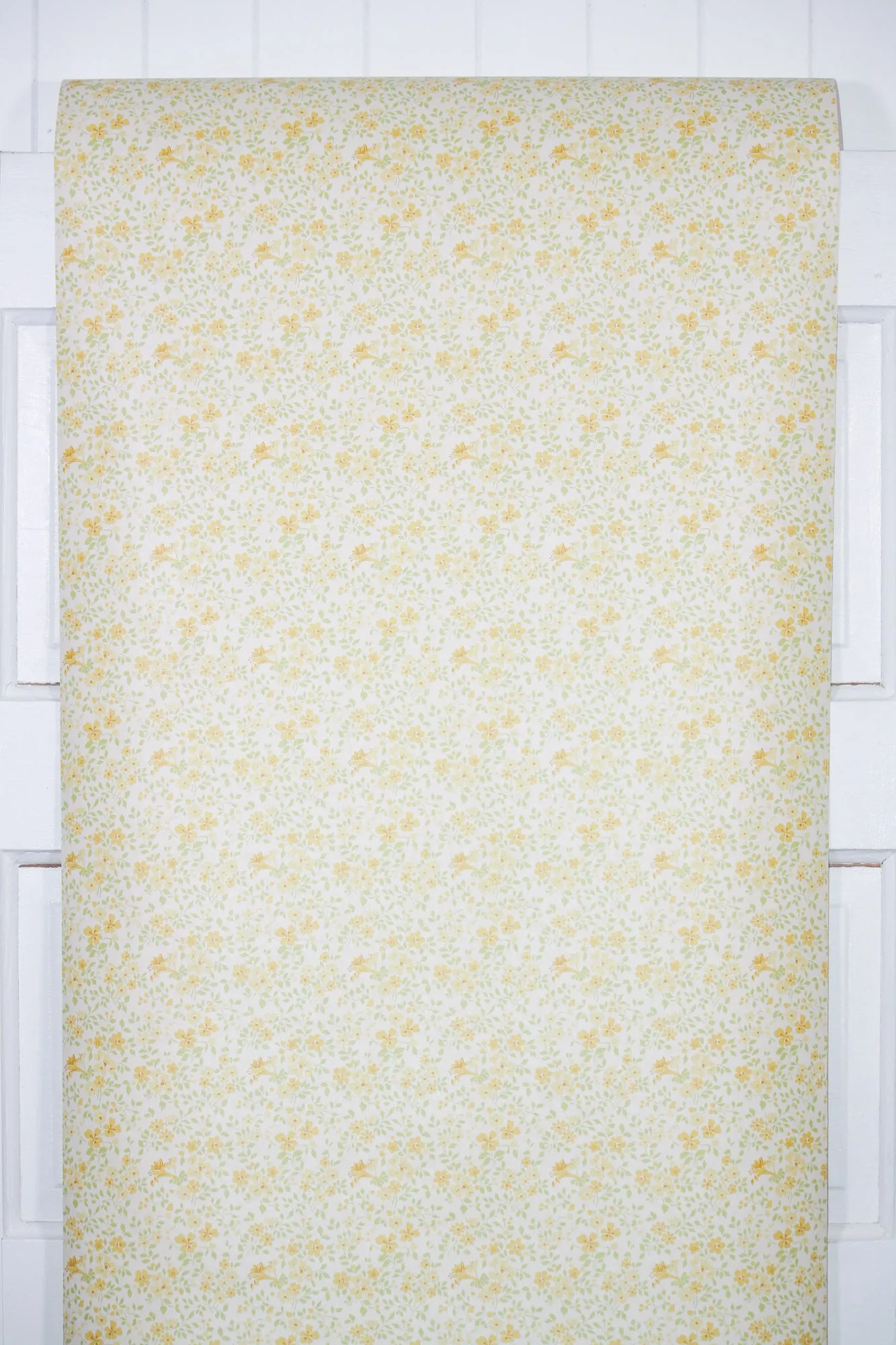 1980s Floral Vintage Wallpaper