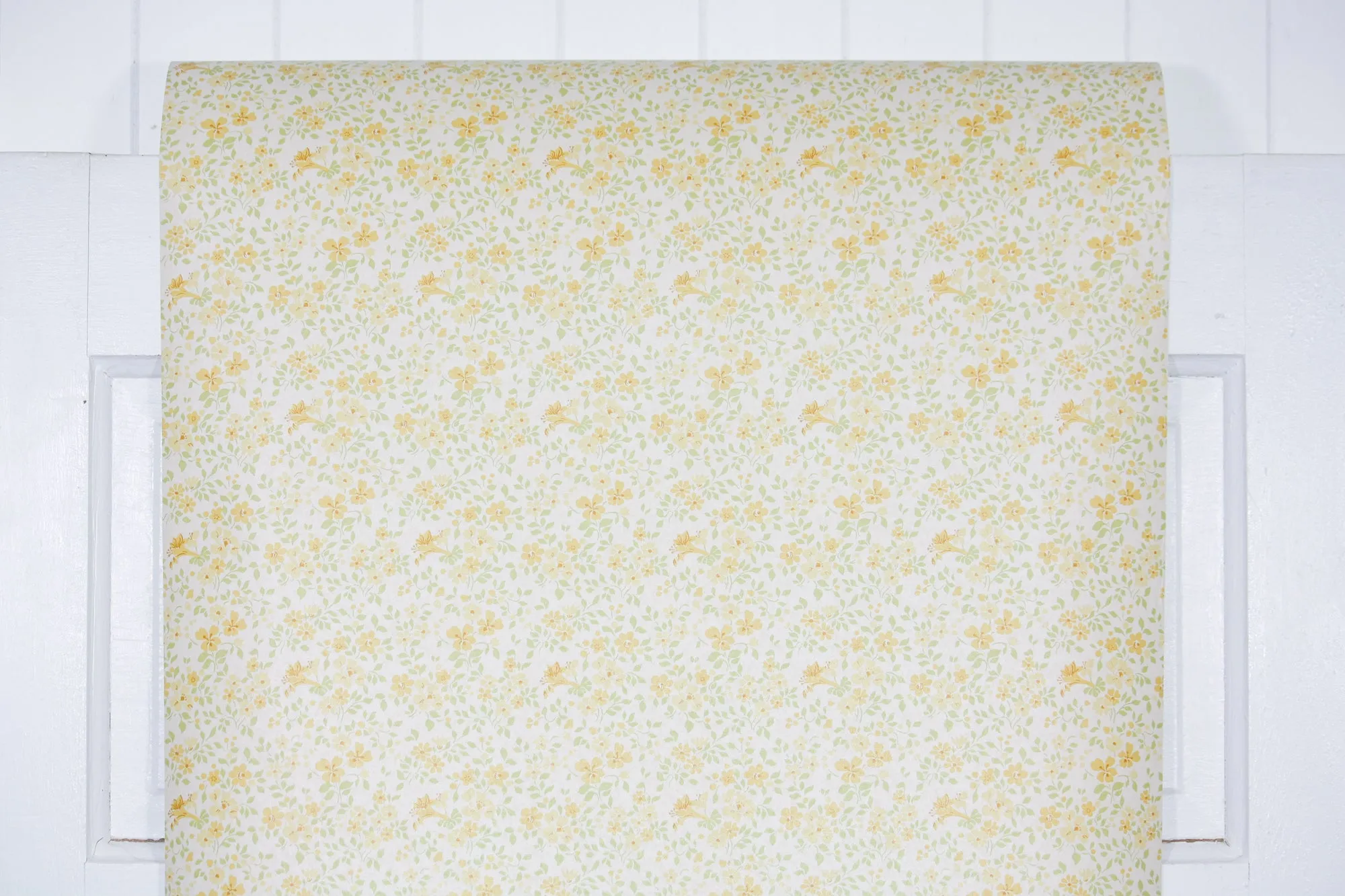 1980s Floral Vintage Wallpaper