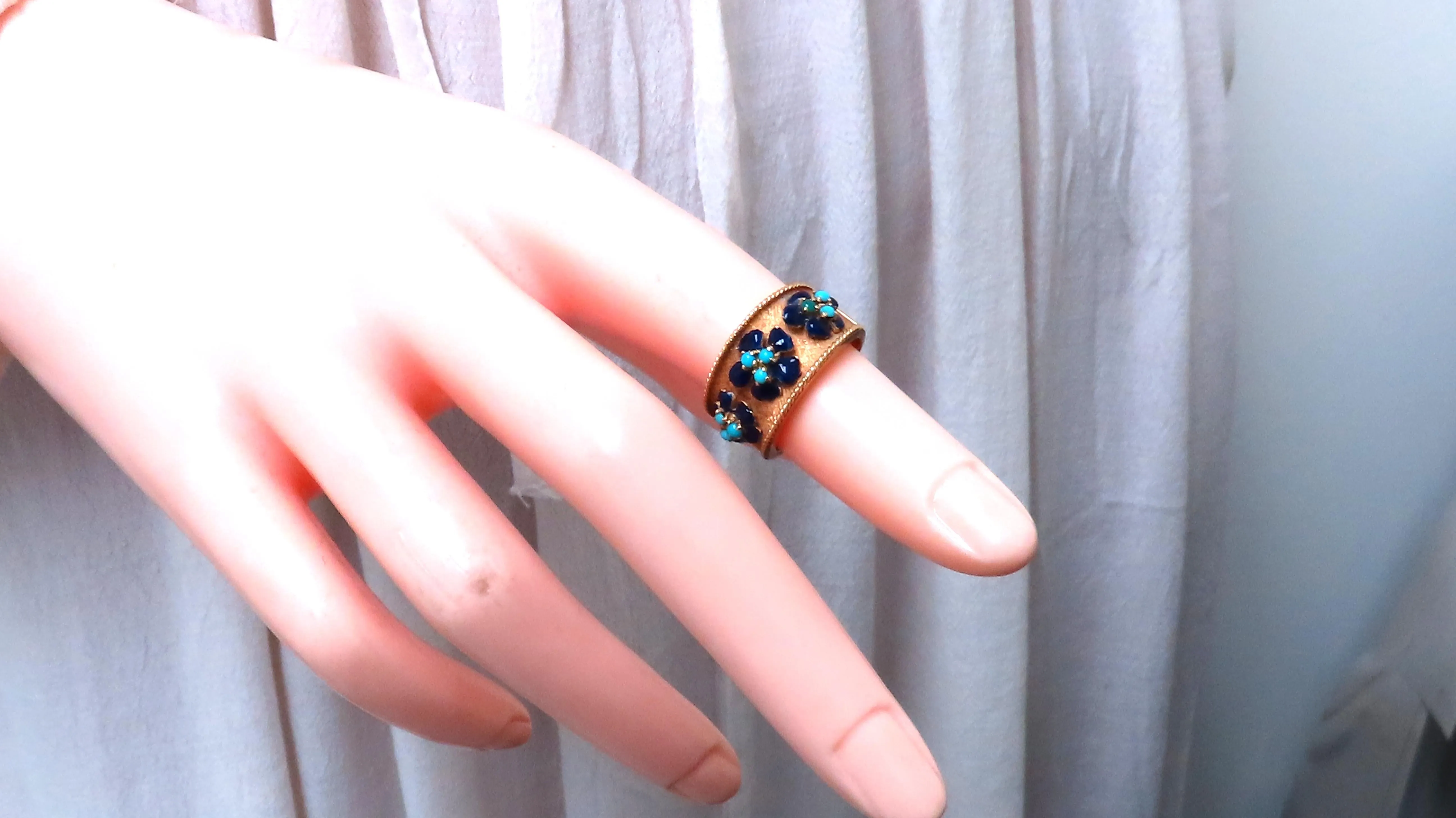 .50ct Natural Turquoise Blue Daisy Petal Vintage Ring 18kt Gold Ref 12300