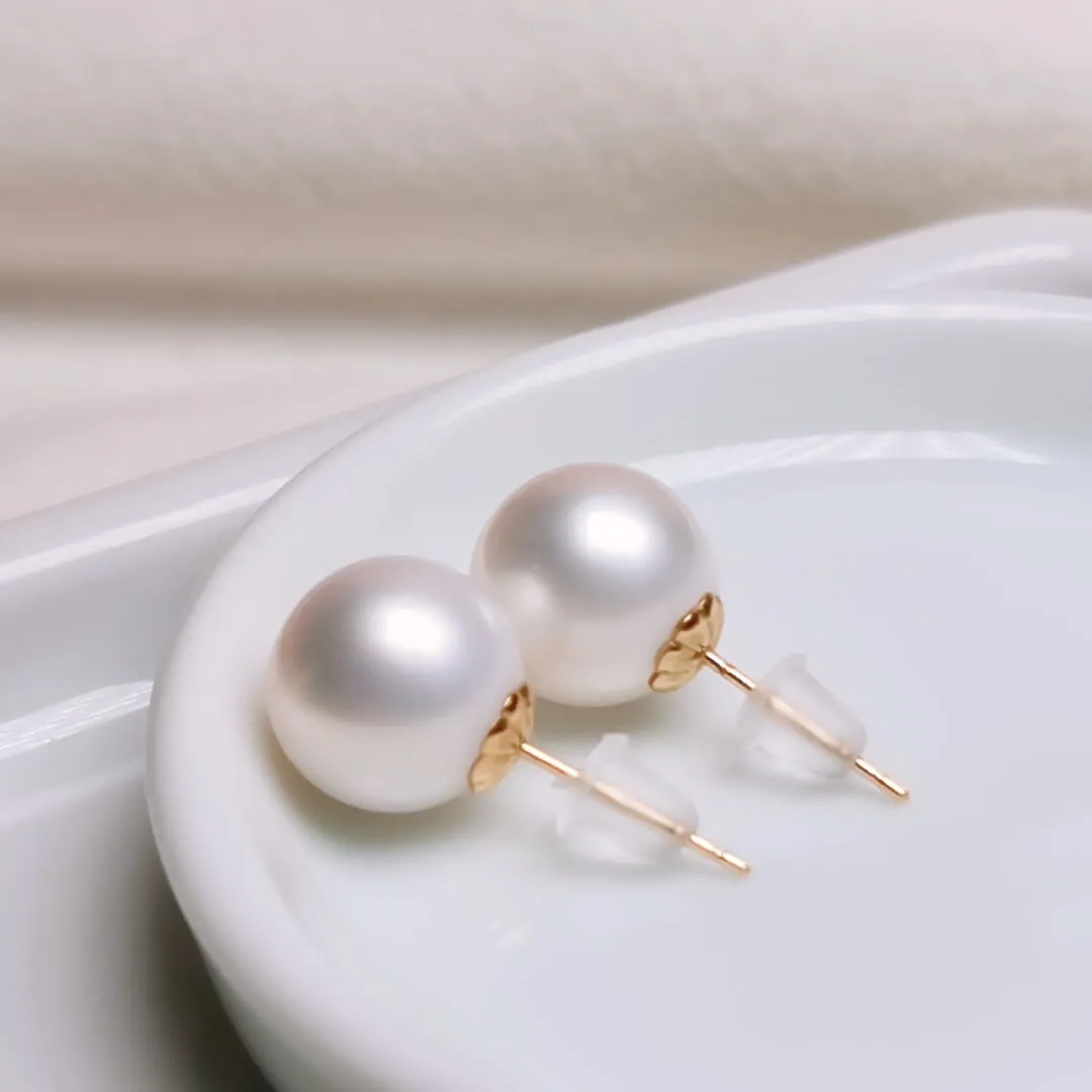 9.0-10.0 mm White Freshwater Pearl Stud Earrings
