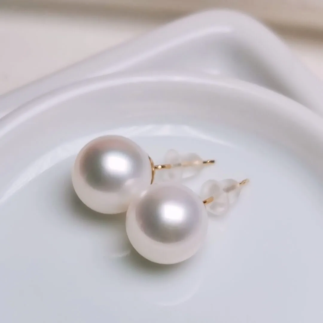9.0-10.0 mm White Freshwater Pearl Stud Earrings