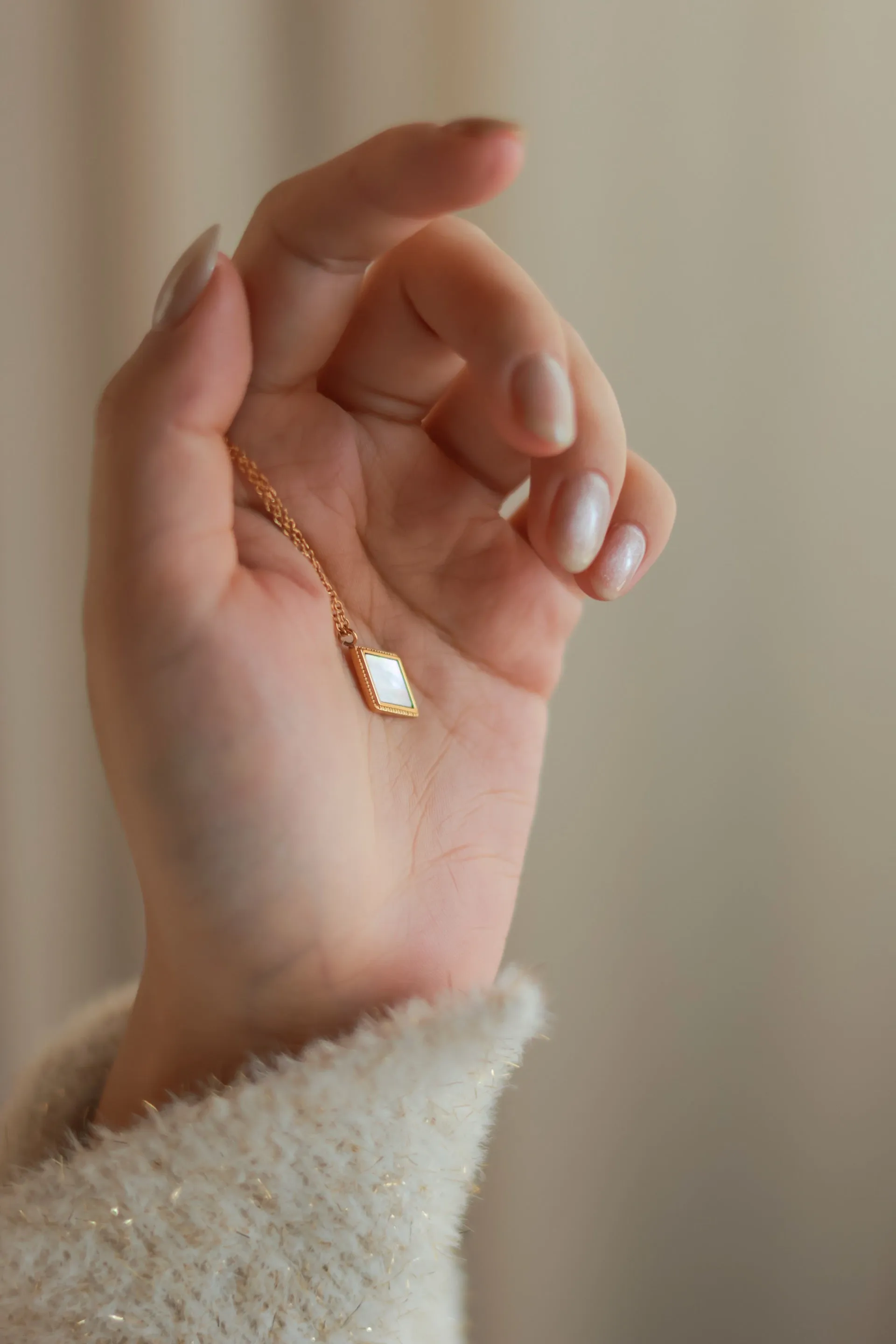 Diamond Shaped Mother of Pearl Necklace