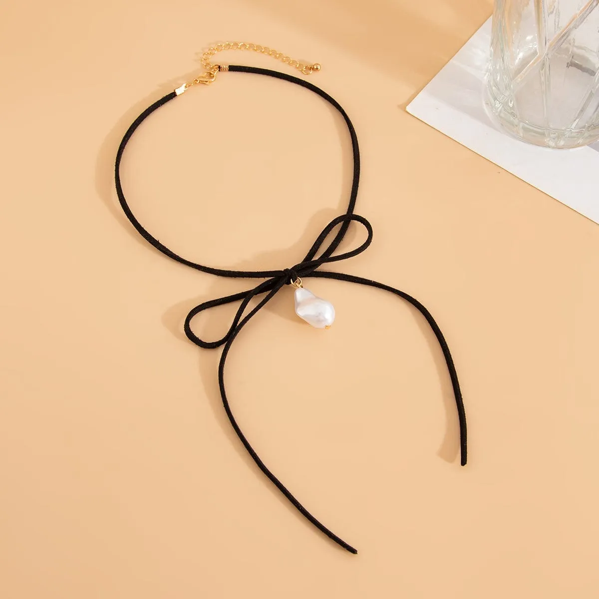 Elegant Irregular Pearl Charm Velvet Necklace