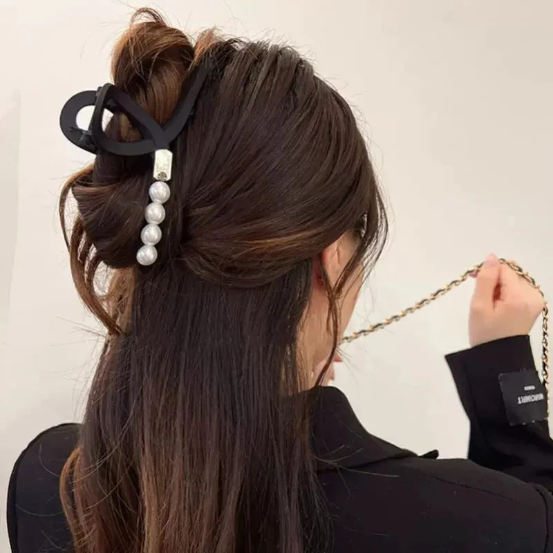 Elegant Pearl Hairclaw