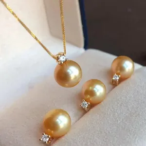 Forever Elegant 8.0-9.0 mm Golden South Sea Pearl Pendant & Diamond in G18K