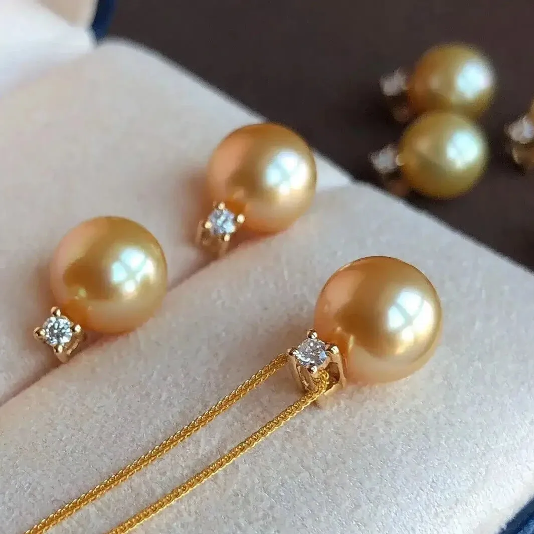 Forever Elegant 8.0-9.0 mm Golden South Sea Pearl Pendant & Diamond in G18K