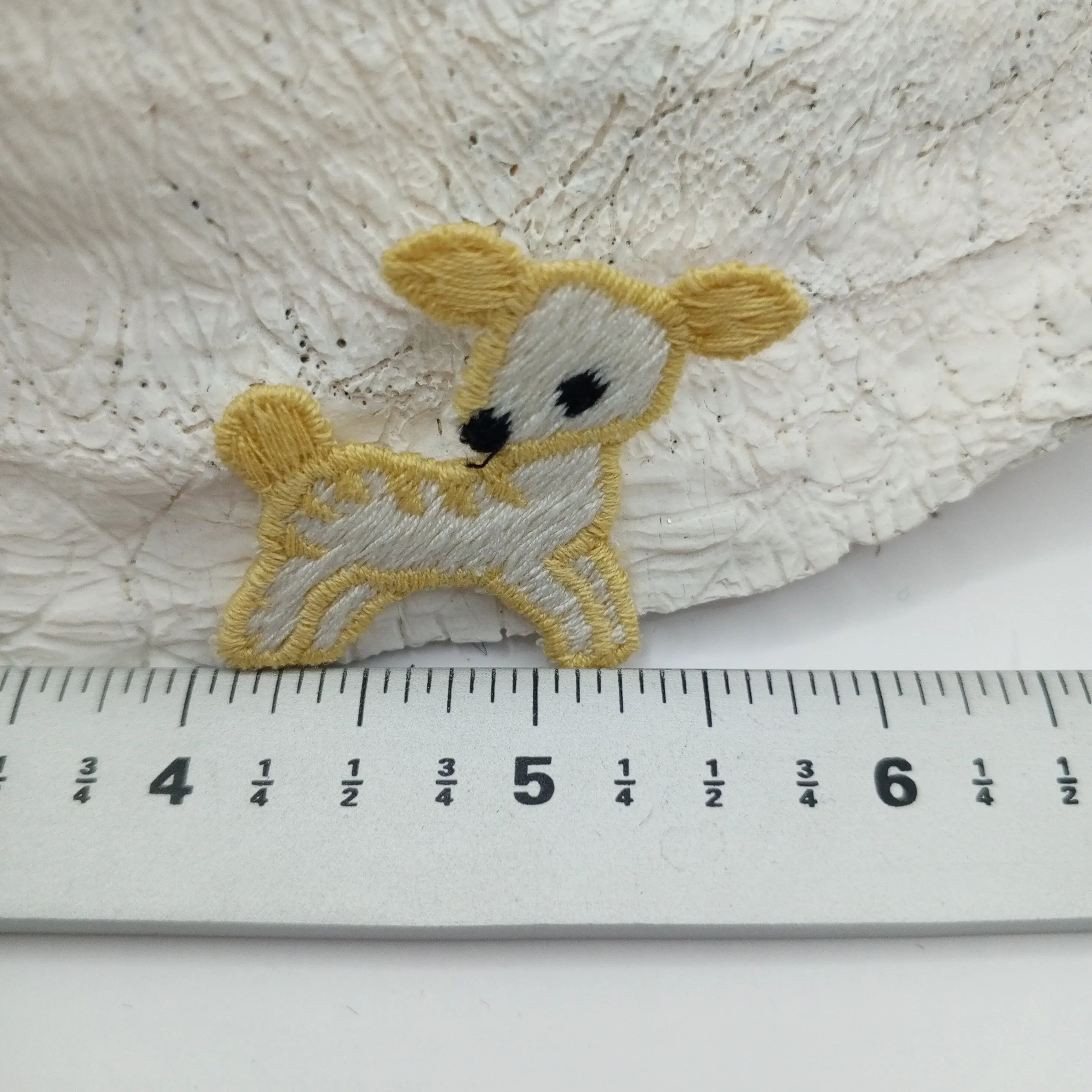 Golden Beige off white deer doe appliqué, appliqué sew on Patches #431