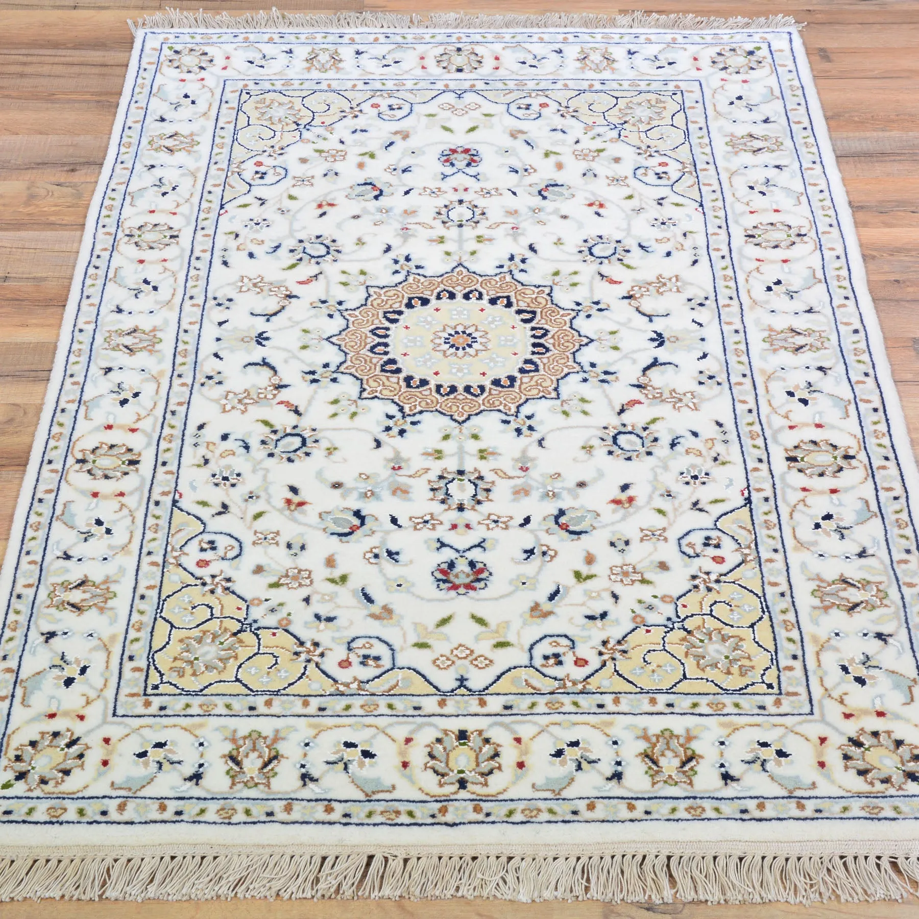 Hand-Knotted Oriental Handmade Tribal Nain Design Rug (Size 2.8 X 4.1) Cwral-10845