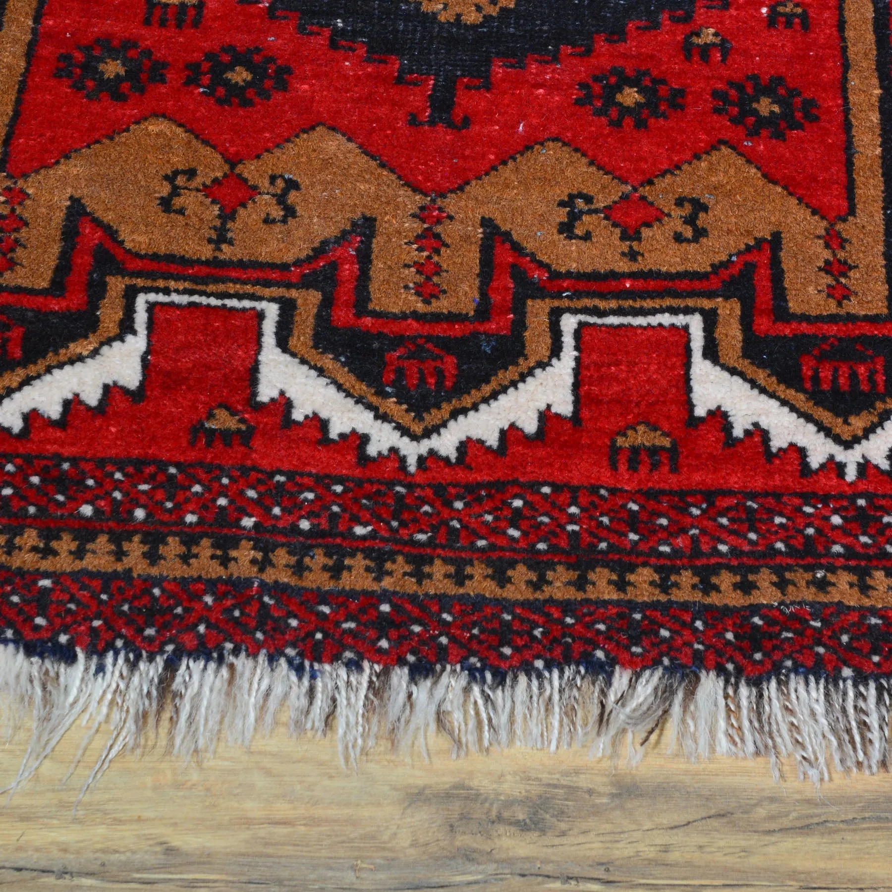 Hand-Knotted Vintage Baluch Tribal Design Handmade Wool Rug (Size 2.9 X 4.8) Cwral-4722