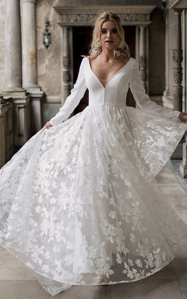 Lace A-Line Beach Wedding Dress V-neck Appliques Elegant Classy 2023 Women-716670