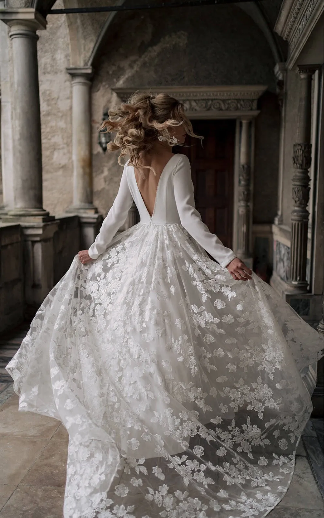 Lace A-Line Beach Wedding Dress V-neck Appliques Elegant Classy 2023 Women-716670