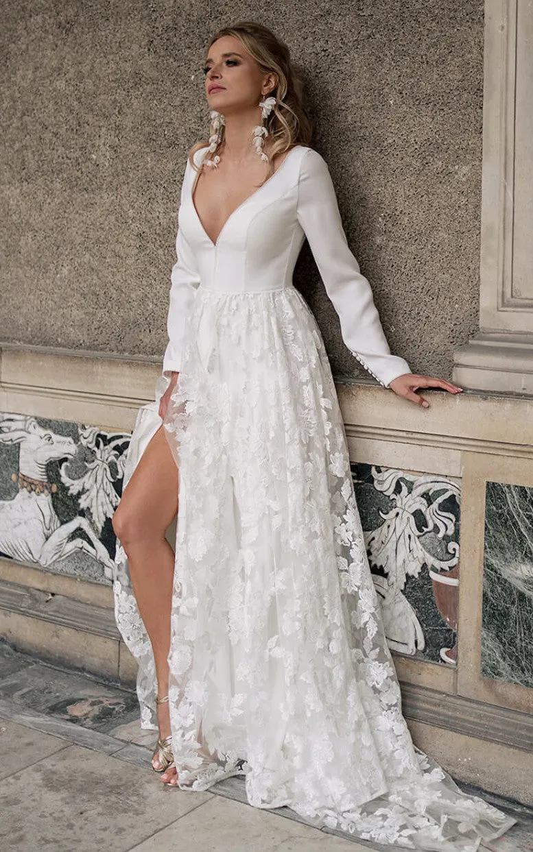 Lace A-Line Beach Wedding Dress V-neck Appliques Elegant Classy 2023 Women-716670