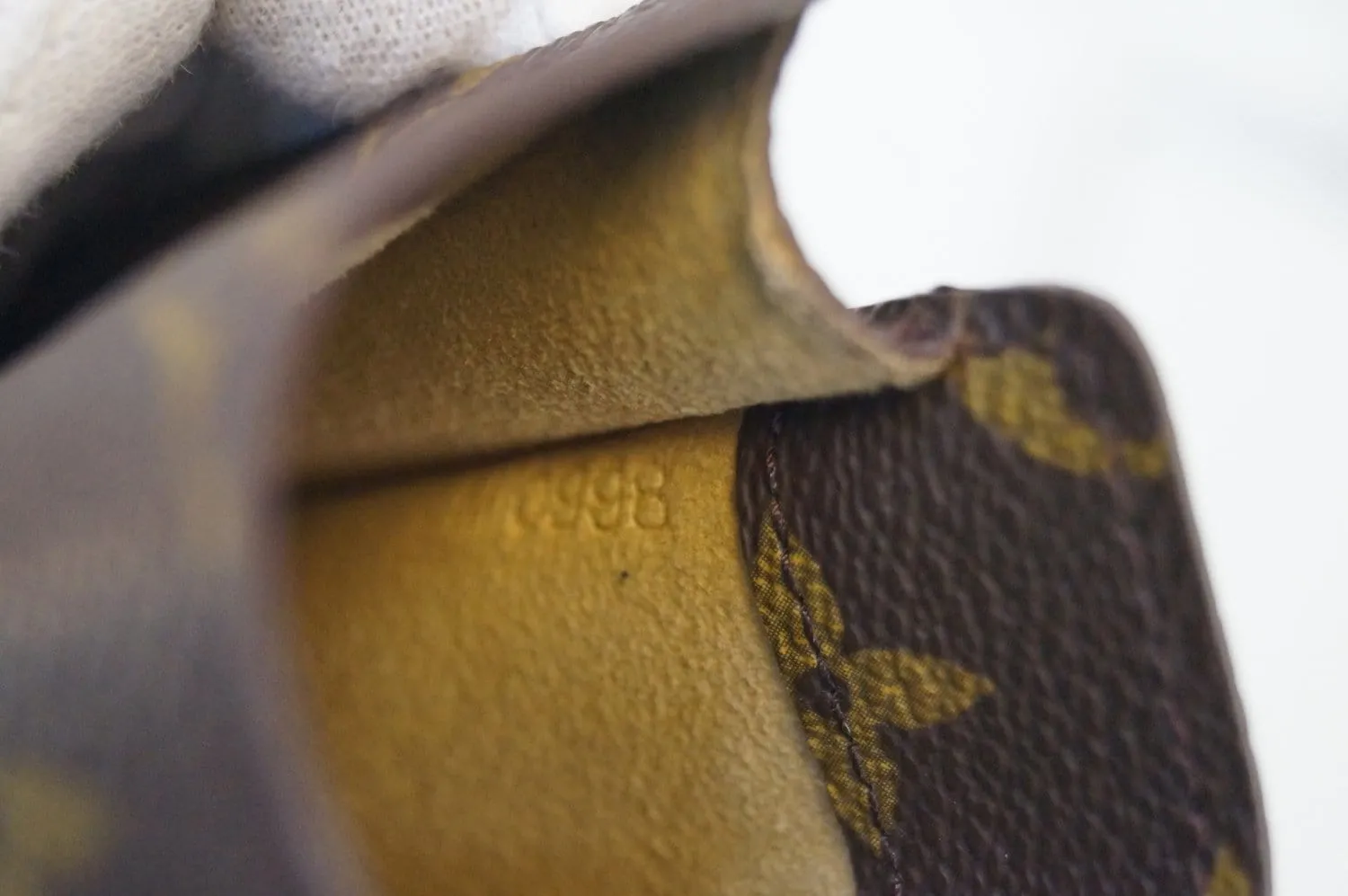 LOUIS VUITTON Monogram Etui a lunettes Simple Glasses Case