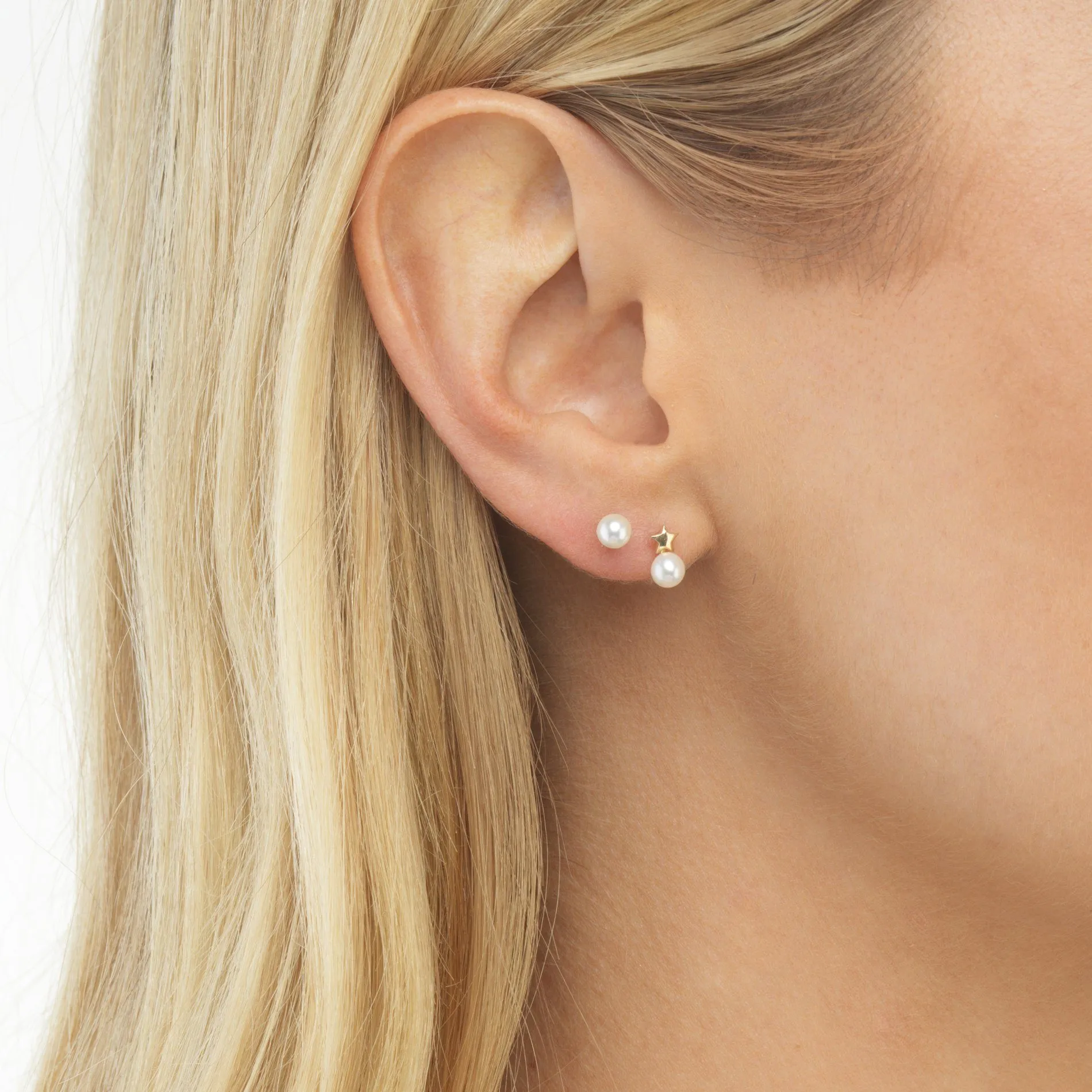 Medium Pearl Stud Earring