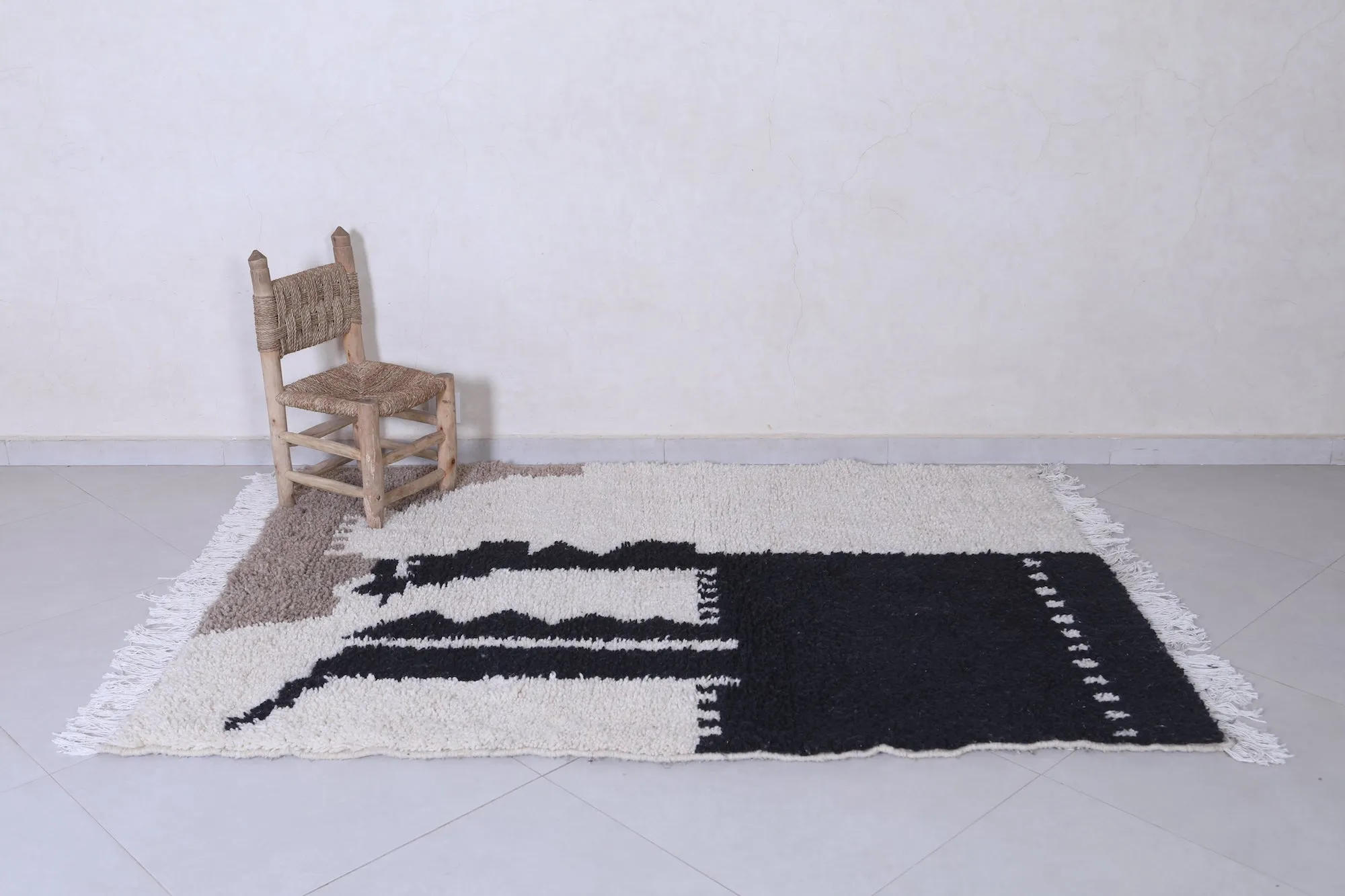 Moroccan Handmade Rug 4.6 x 6.3 Ft - Vintage Wool Design