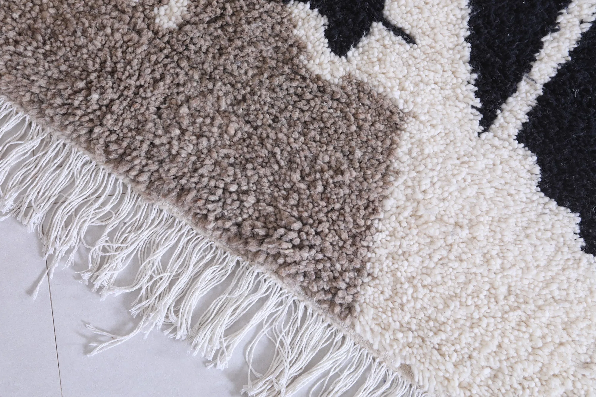 Moroccan Handmade Rug 4.6 x 6.3 Ft - Vintage Wool Design