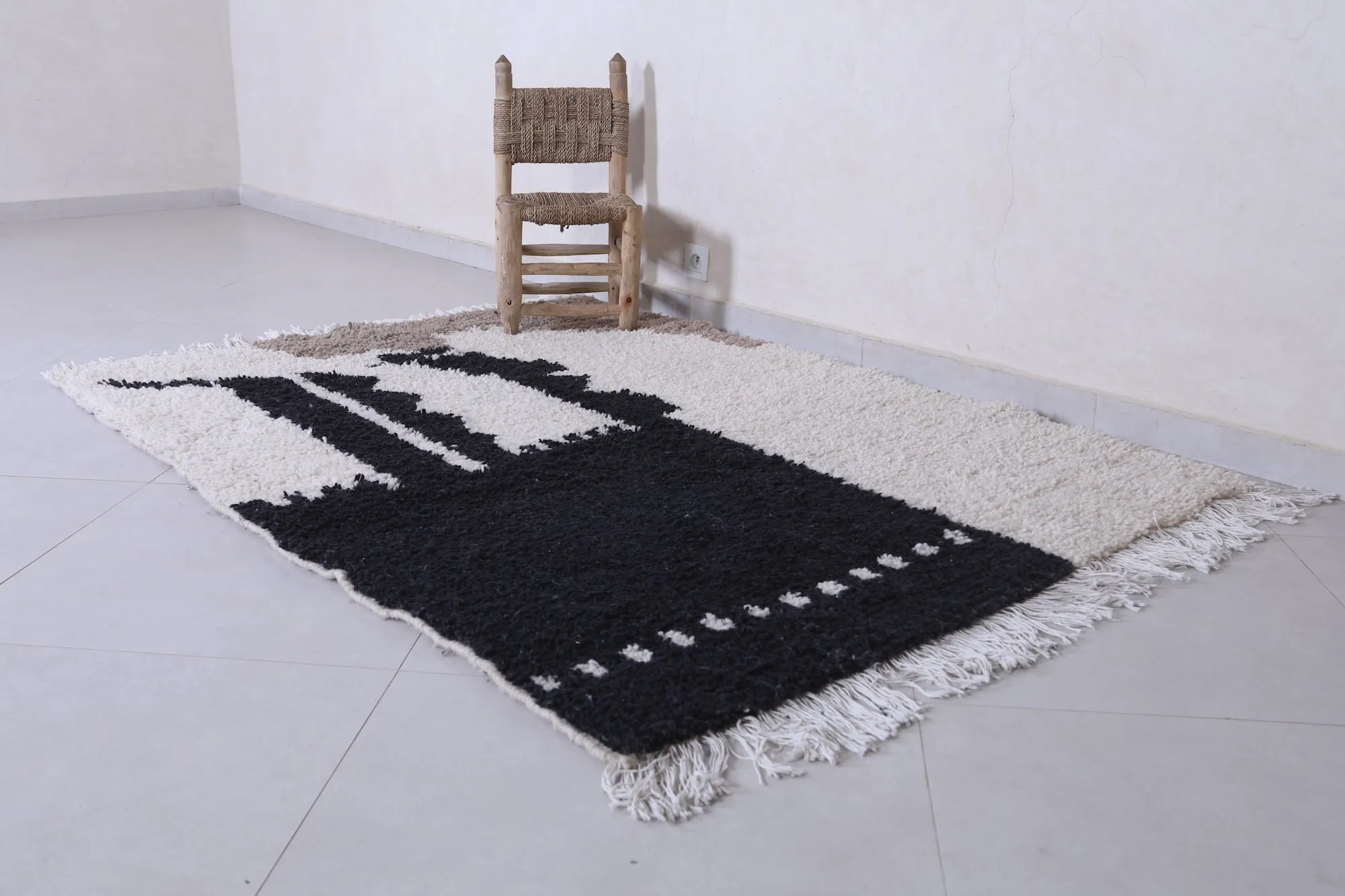 Moroccan Handmade Rug 4.6 x 6.3 Ft - Vintage Wool Design