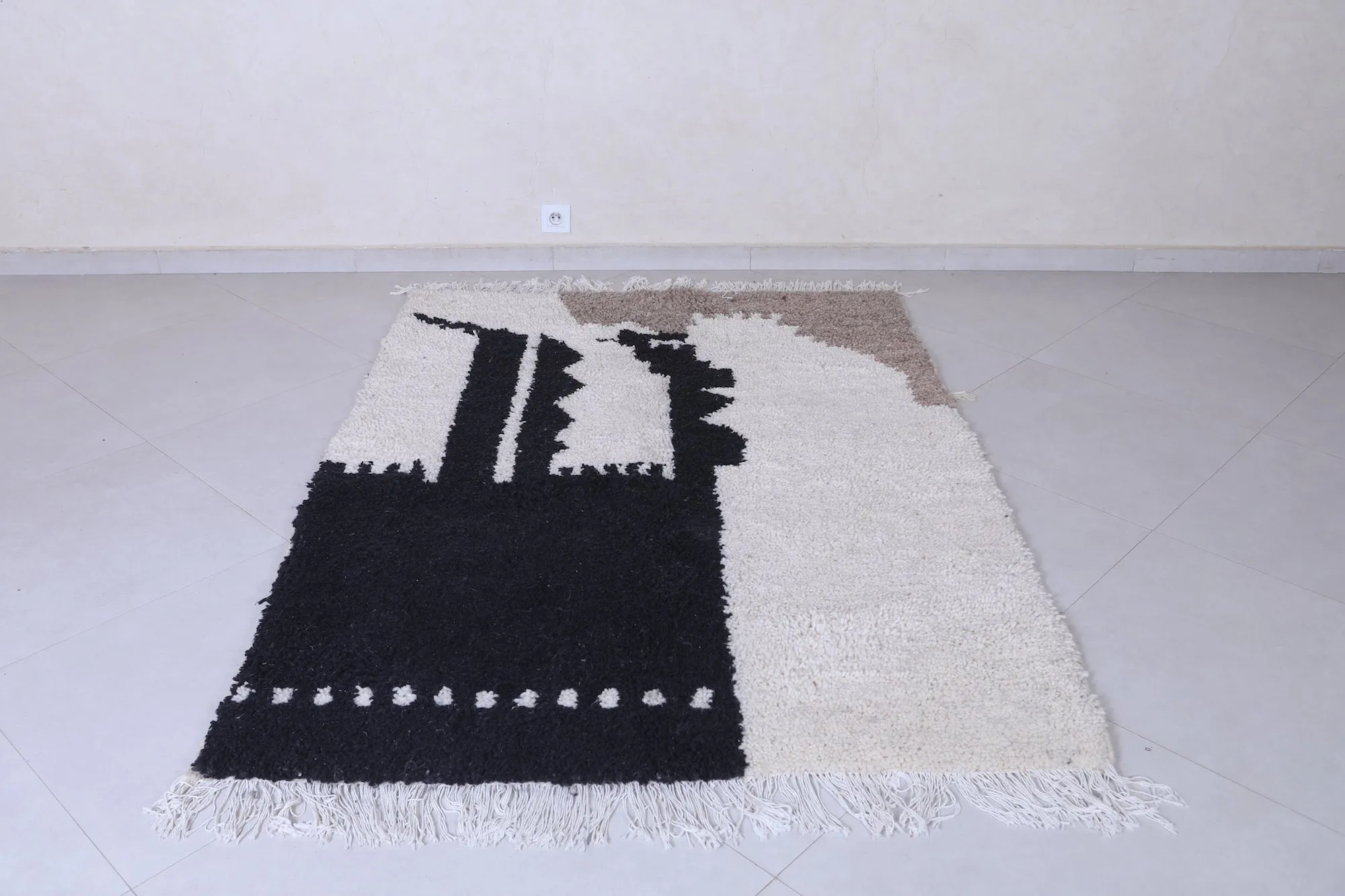 Moroccan Handmade Rug 4.6 x 6.3 Ft - Vintage Wool Design