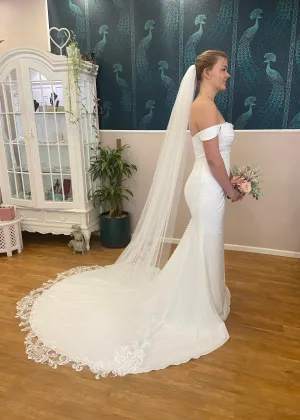 Regal scallop lace trim ivory veil in 2.5 Metre length Express NZ Wide