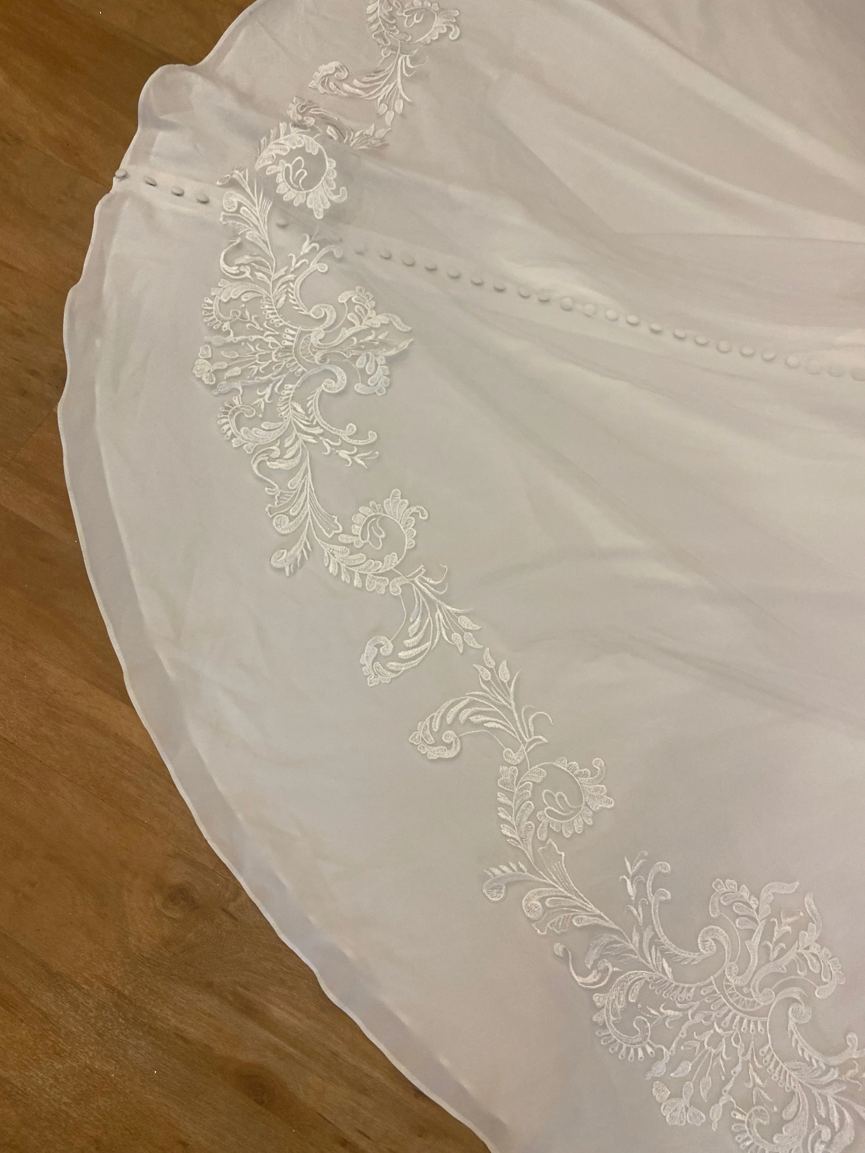 Regal scallop lace trim ivory veil in 2.5 Metre length Express NZ Wide