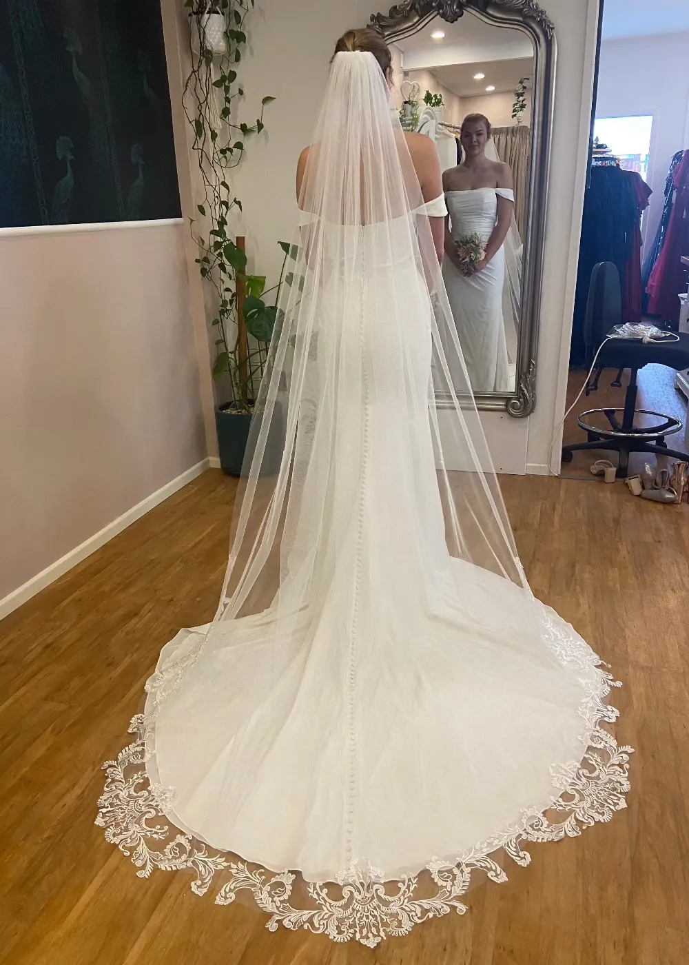 Regal scallop lace trim ivory veil in 2.5 Metre length Express NZ Wide