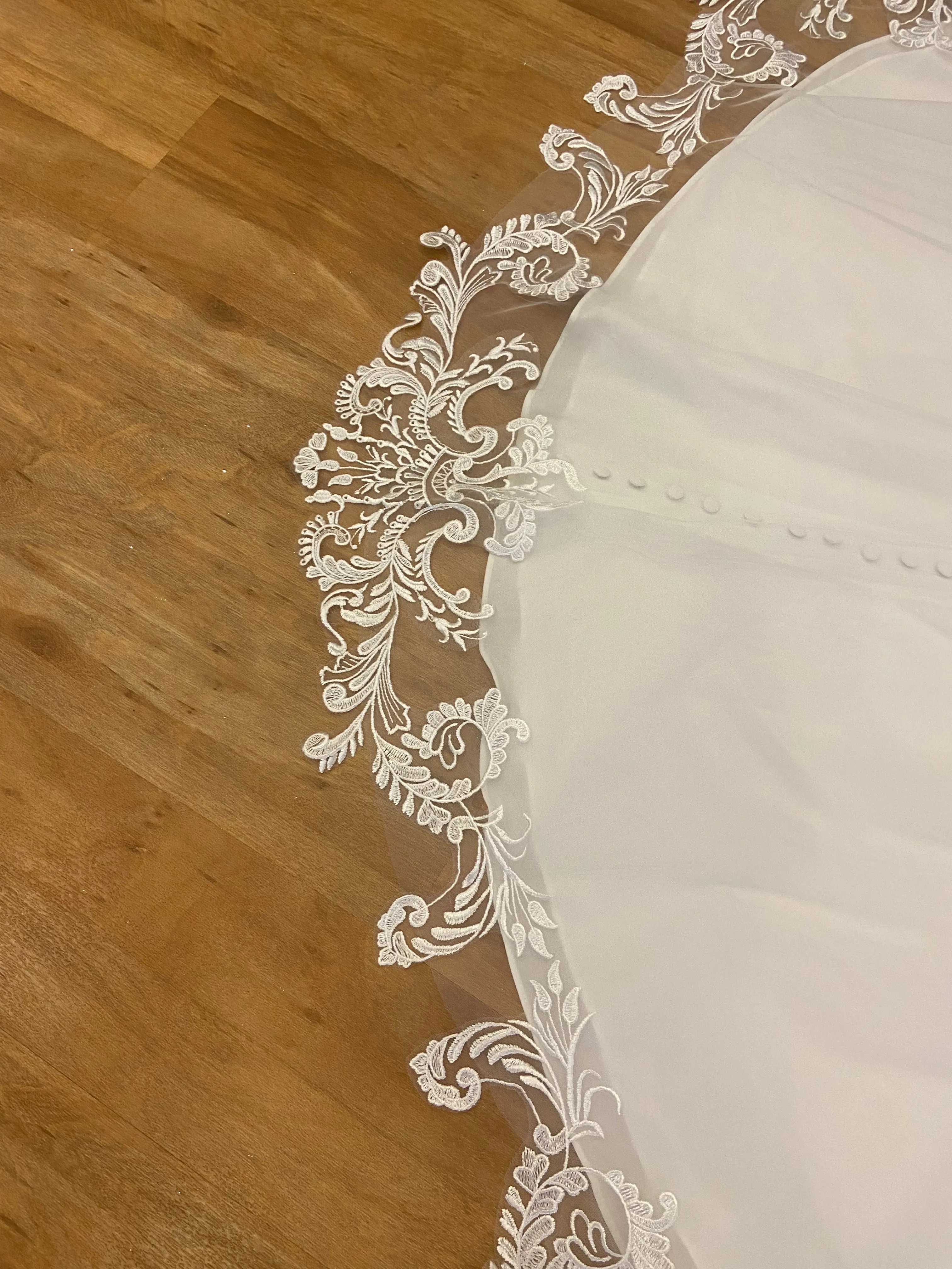 Regal scallop lace trim ivory veil in 2.5 Metre length Express NZ Wide