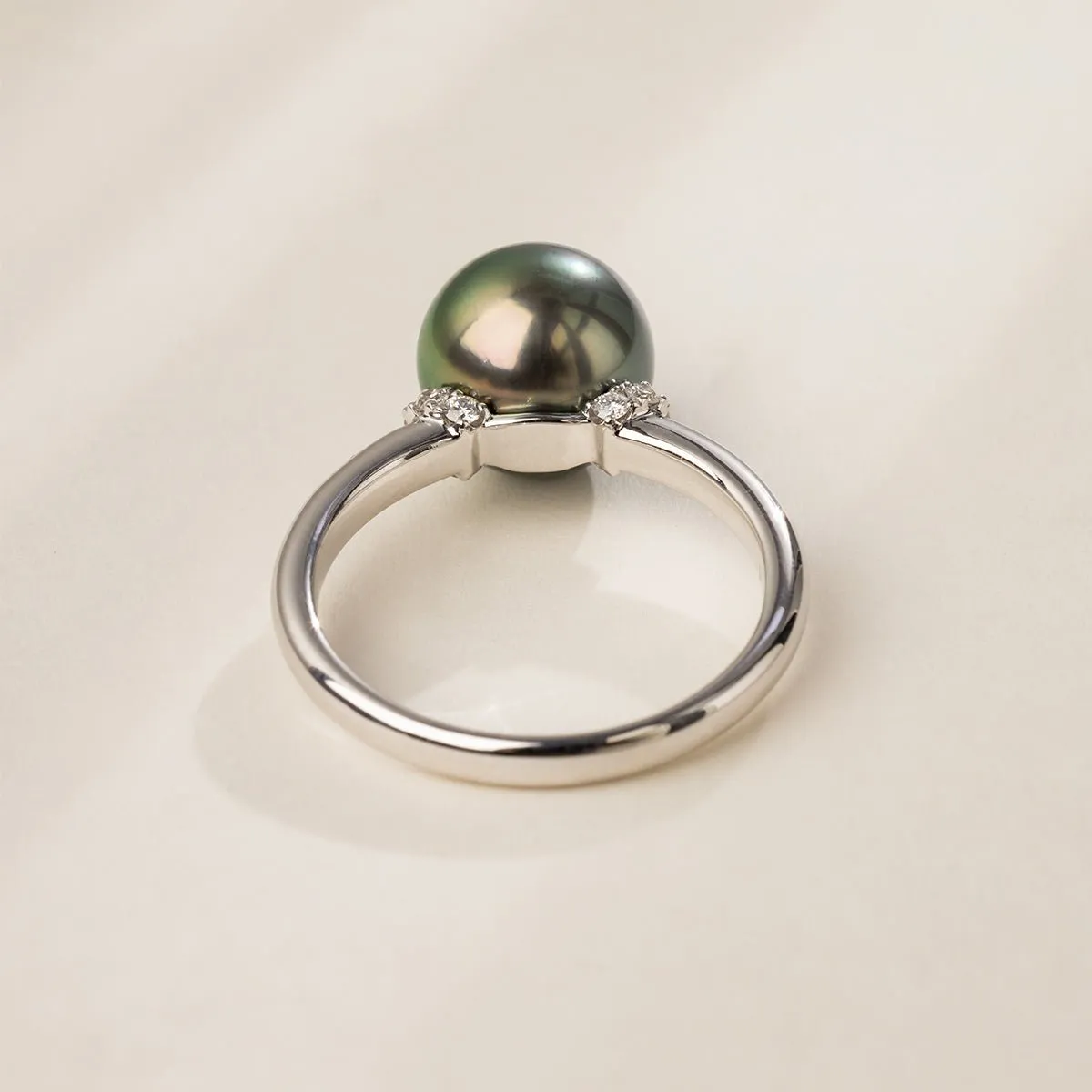 Tahitian Black Pearl 18K Gold Diamond Elegant Ring