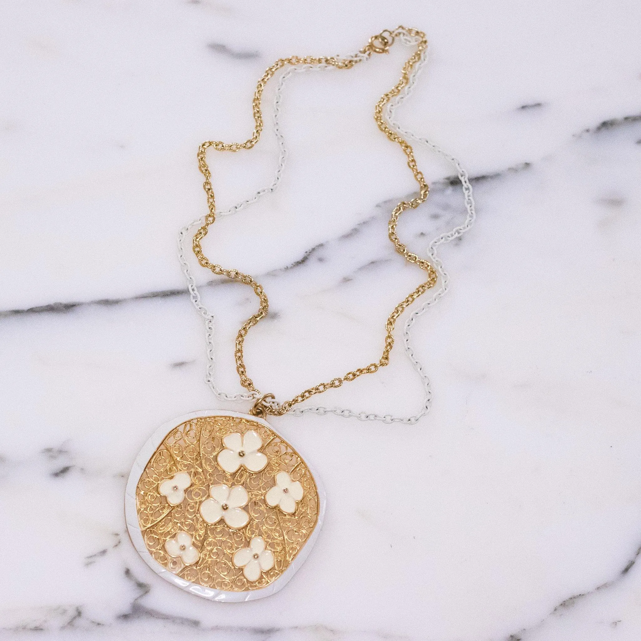 Vintage 1960s Gold Pendant Necklace with Daisies