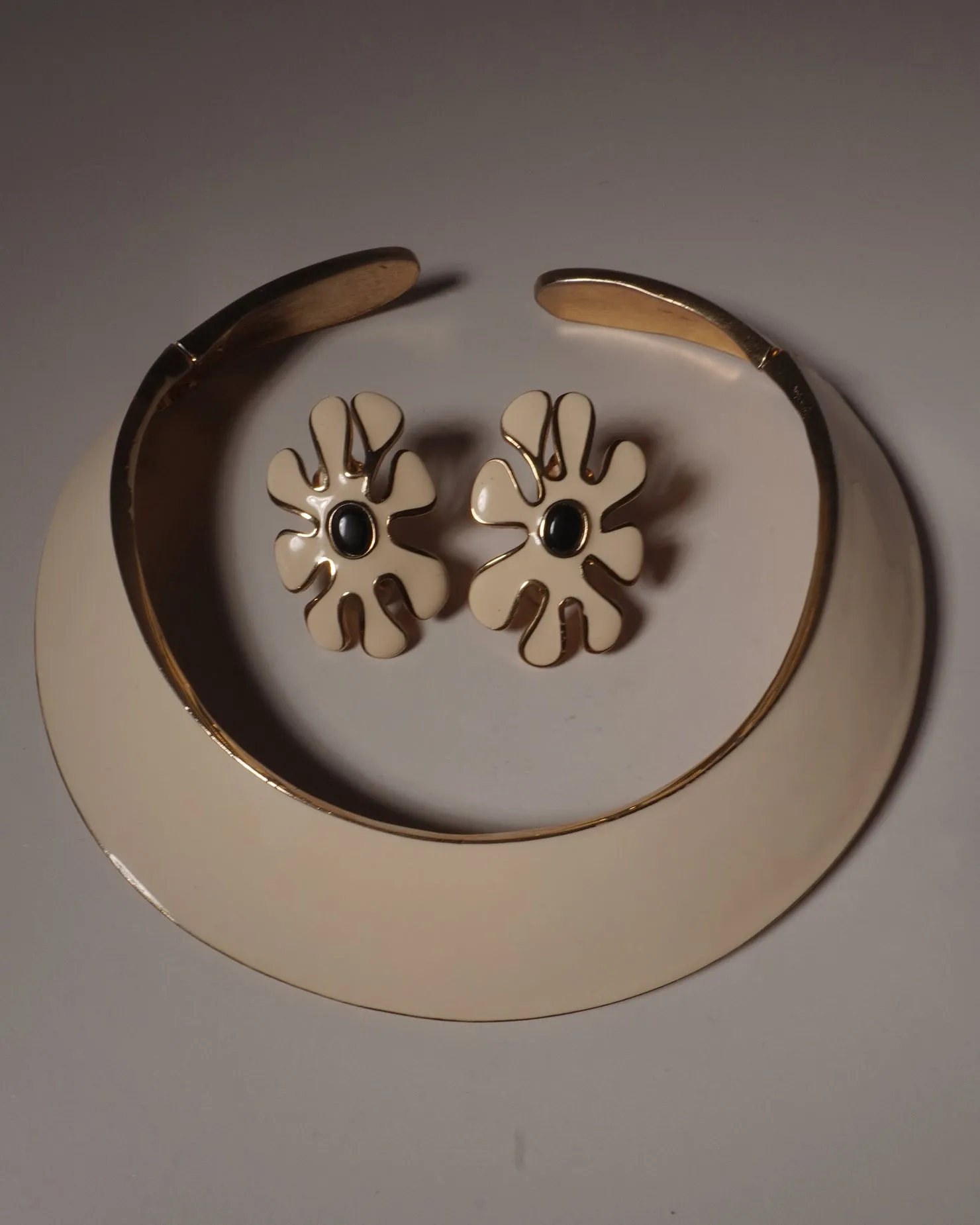 VINTAGE VO CREAM ENAMEL SET