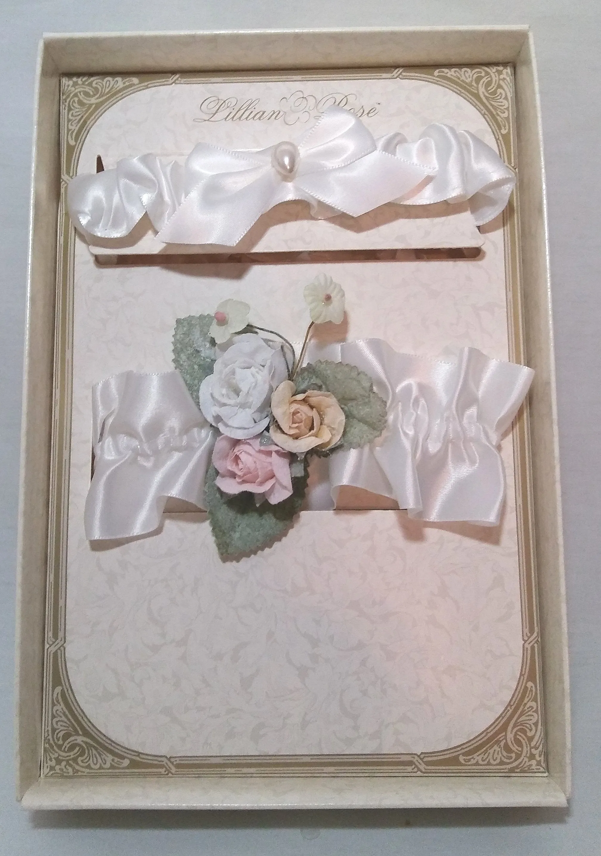 VINTAGE WHITE SATIN GARTER SET